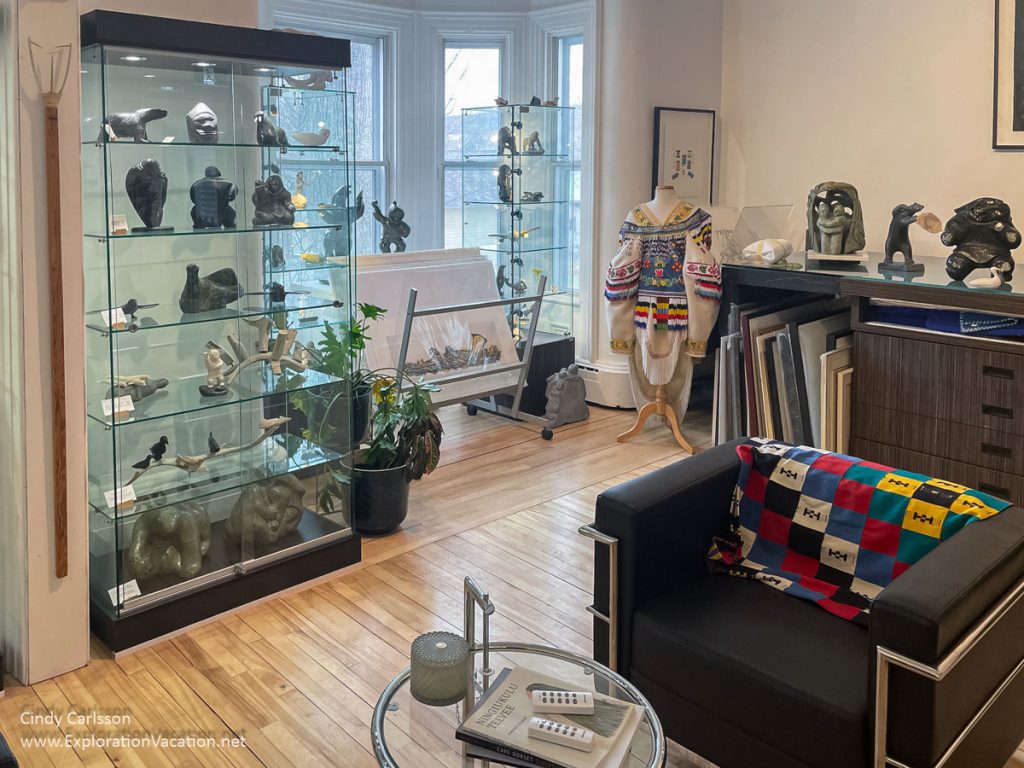 photo inside Galerie Elca London in Quebec Canada