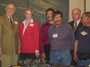 group including Susan Inuit sculptor Nuna Parr, and Elliot Waldman at the 2005 Inuit Art Society Meeting in Skokie